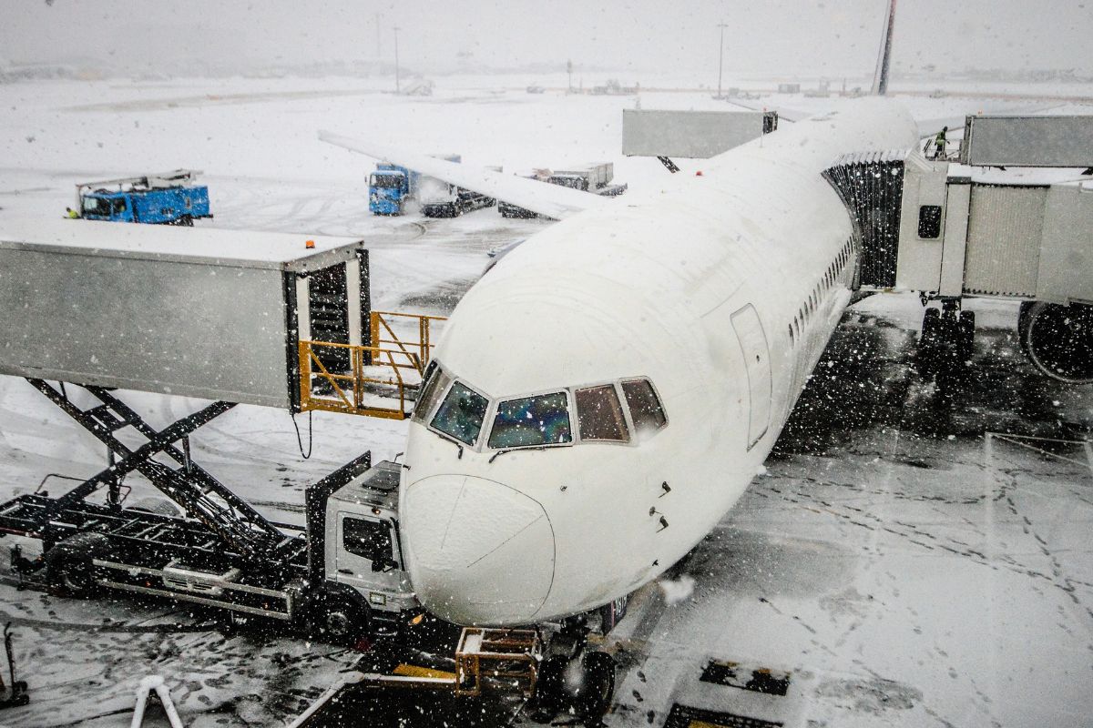 Can Planes Fly In Snow