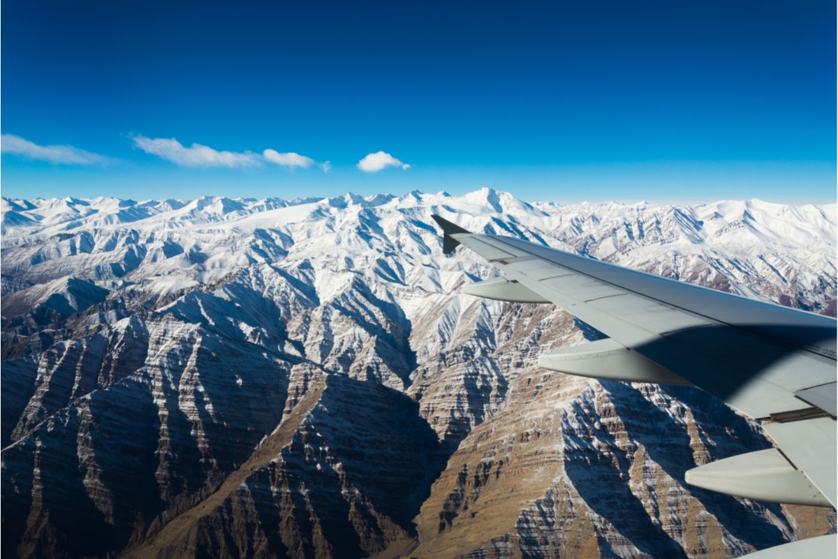 Can Planes Fly In Snow