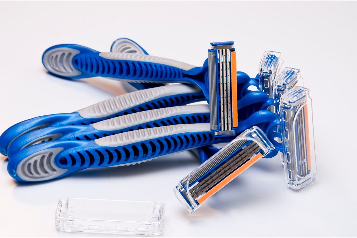 Can You Bring An Electric Razor On A Plane (1)