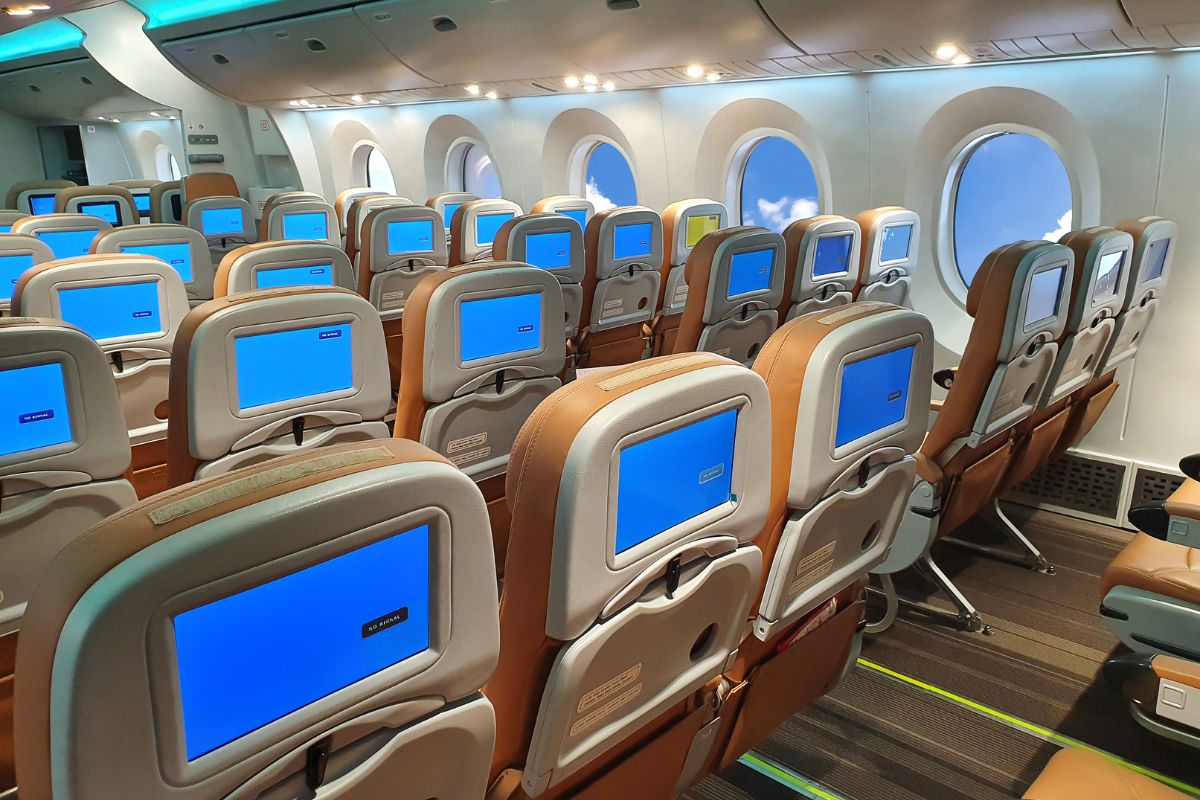 Where Is The Loudest (And Quietest!) Seat On A Plane?