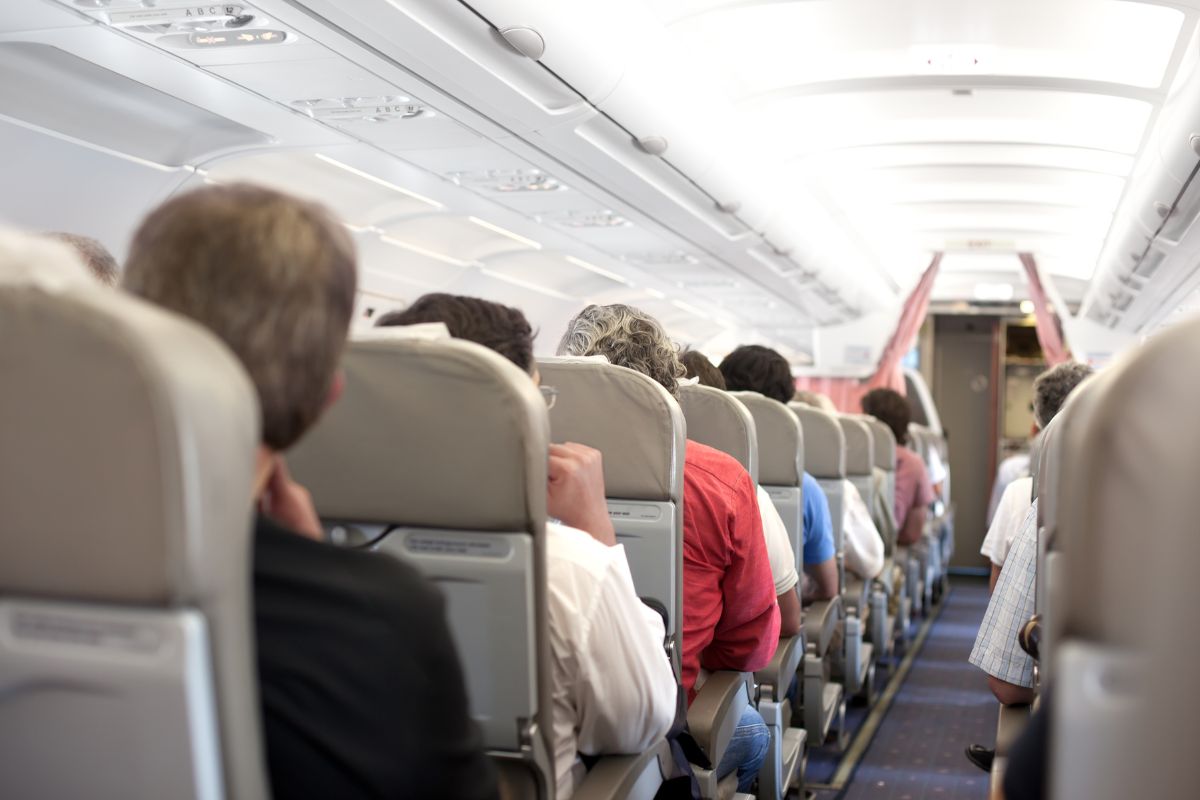 What Are The Pros And Cons Of Sitting At The Back Of A Plane?