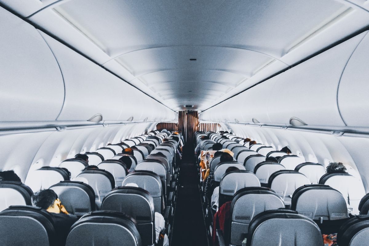 Where Are An Aircraft's Safest Seats [Flight Tips] (1)