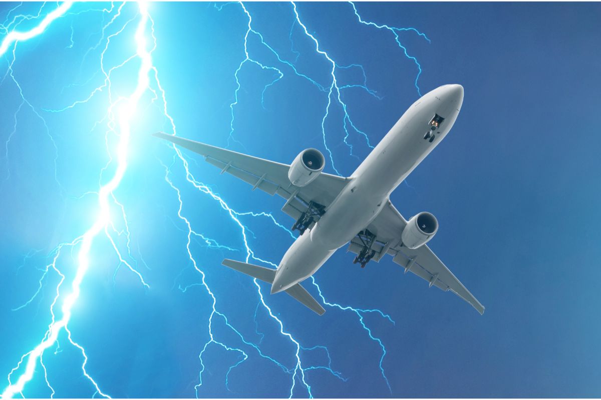 Can Planes Fly In Thunderstorms