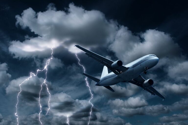 Can Planes Fly In Thunderstorms