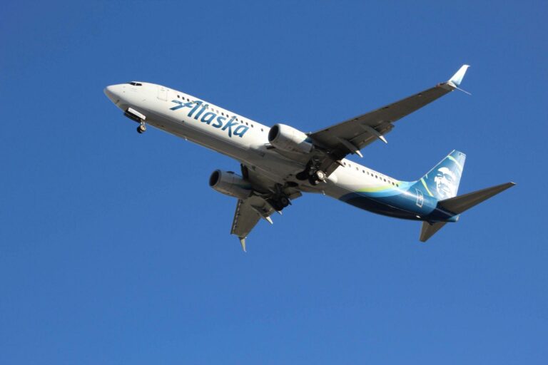 How Alaska Airlines is Leading the Way in Eco-Friendly Practices