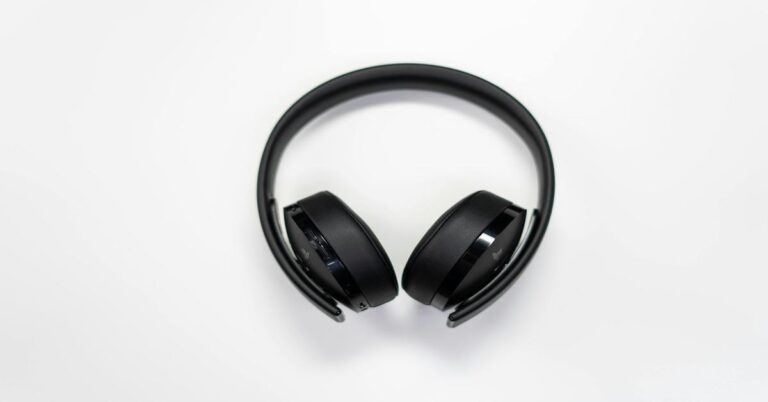 Top Noise-Canceling Headphones for Travelers