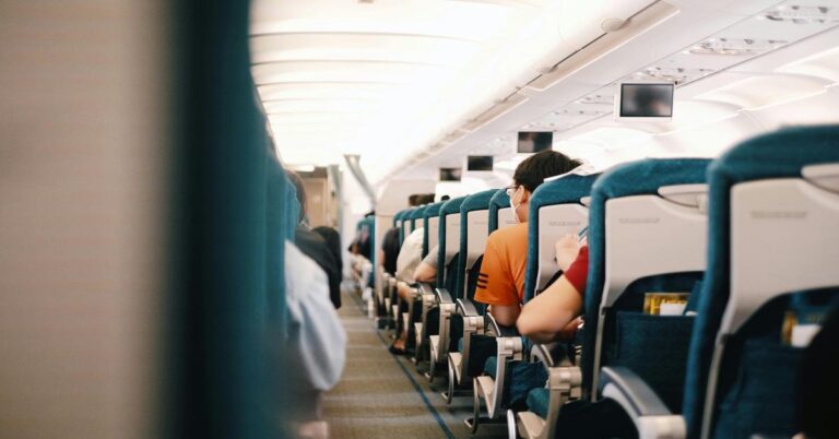 Best Seasonal Flight Deals and Flash Sales to Snag Big Savings
