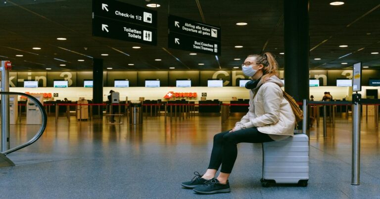 How to Snag the Best Flight Deals: 3 Strategies for Scoring Seasonal Sales and Flash Discounts